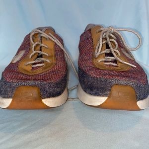 Toms sneakers. Womens size 11